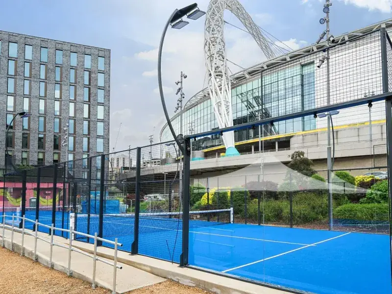 MejorSet Panoramic RC 10 padel court combining glass walls with mesh fencing